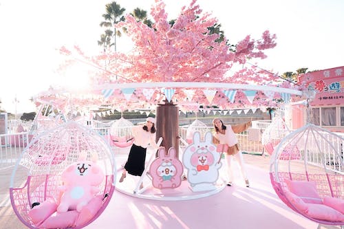 全台首座主題遊樂園《卡娜赫拉的小動物-夢之遊樂園》，讓你在浪漫櫻花樹下「盪鞦韆」.jpg