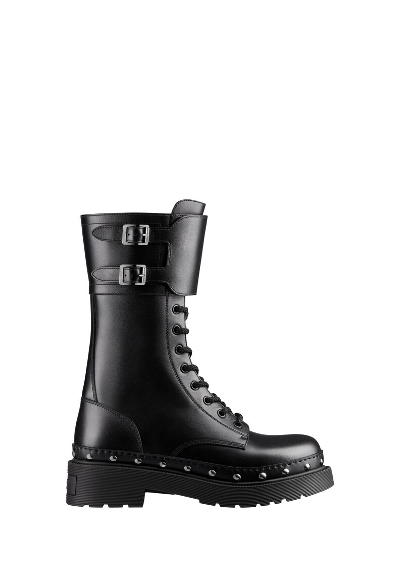 Dior 黑色小牛皮膠底低筒靴，NT72,000。