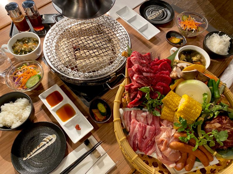 ▲Kiroro Peak旅客可前往位於Kiroro Grand本館的The Kaen燒肉主題餐廳，大啖北海道十勝牛肉。（圖／記者蕭涵云攝）