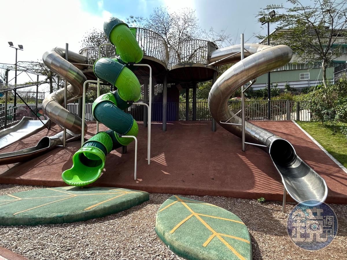 永吉公園還有兒童遊戲場、籃球場、體健設施及生態池等多種設施可供遊憩。