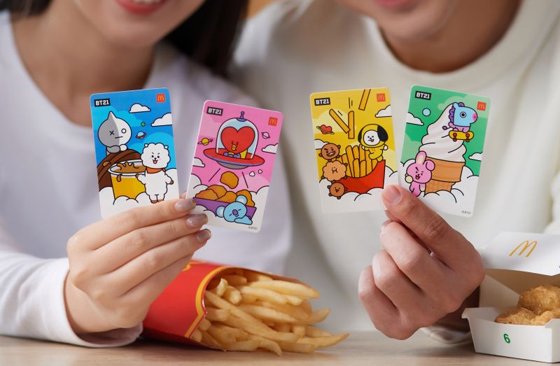 ▲台灣麥當勞攜手LINE FRIENDS全球著名卡通IP「BT21」，3/15開賣全新「BT21甜心卡」，共有紅黃綠藍4款設計。（圖／麥當勞提供）