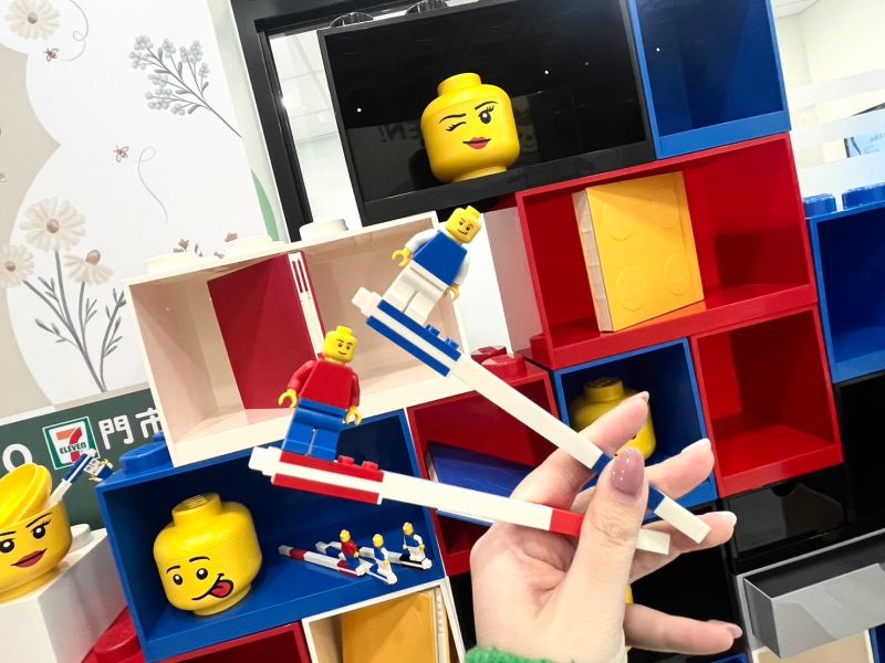 ▲7-ELEVEN全店自3月22日起展開「LEGO樂高精品快閃購/集點送」。（圖／記者鍾怡婷攝）