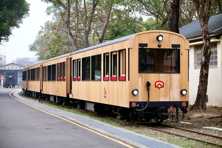 ▲阿里山林業鐵路新一代檜木車廂－福森號。　圖：阿里山林業鐵路及文化資產管理處／提供