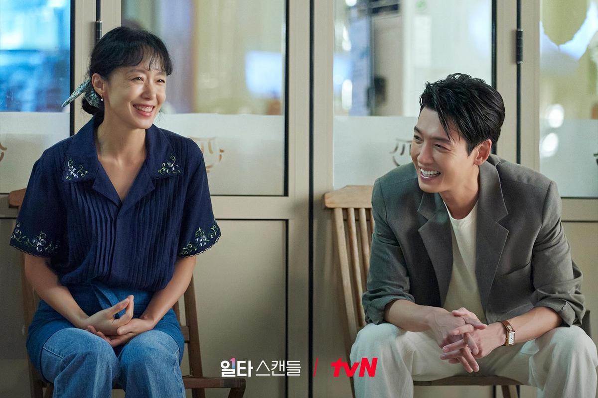 鄭敬淏（右）因想和全道嬿合作而接演《浪漫速成班》。（翻攝自tvN Drama Twitter）