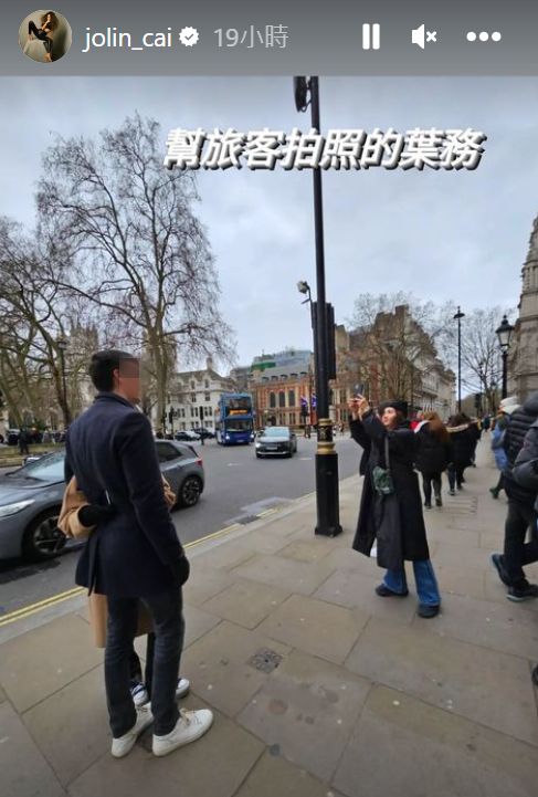 ▲蔡依林笑稱自己在進行「幫旅客拍照的業務」。（圖／Instagram：jolin_cai）