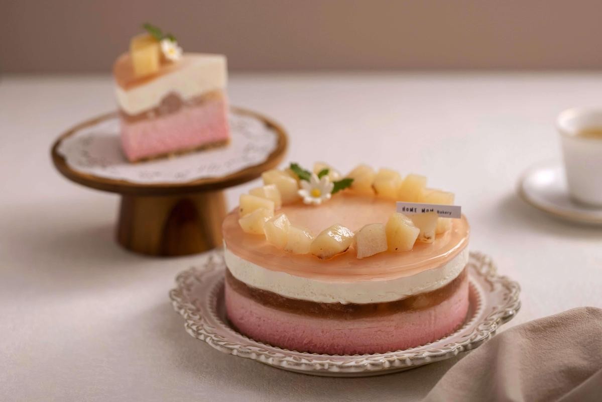 「桃到心坎裡」以當季的水蜜桃搭配日本奶油乳酪，冰涼入口滿是酸甜清爽。（1,280元／6吋，後媽家提供）