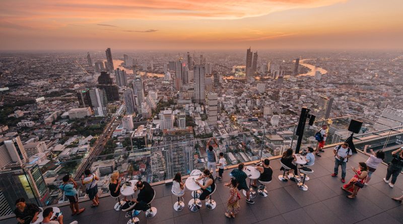 ▲現在最夯的泰國曼谷王權Mahanakhon SkyWalk觀景台，坐擁360度無死角極致全景。（圖／Klook提供）