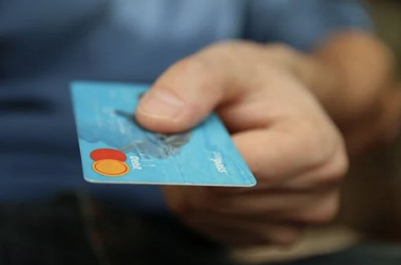 ▲達人表示若繳稅金額過高，可申請拆單以避開單張信用卡的回饋上限。（示意圖／Pixabay）