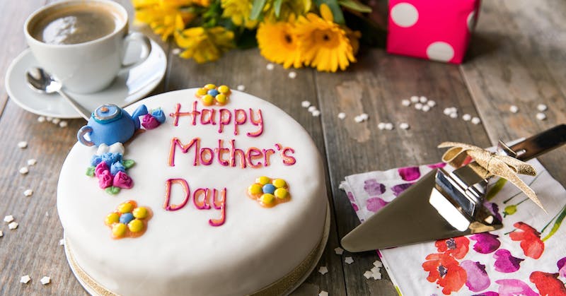 Mother's,Day,Cake,,Flowers,And,Present