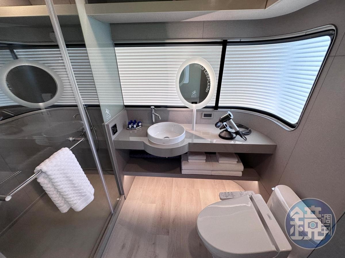 衛浴空間明亮寬敞舒適如同入住五星飯店般。