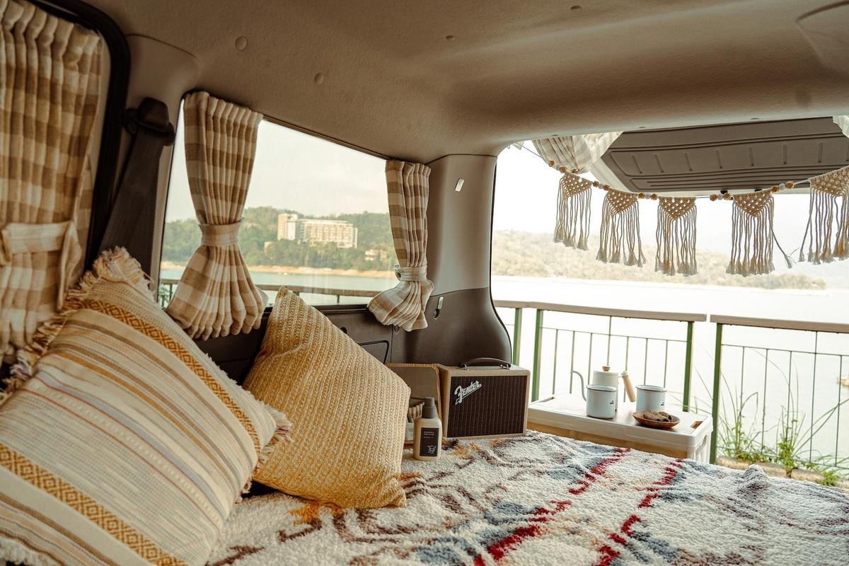露營車可自由使用48小時，自駕遊湖賞日月潭美景。
