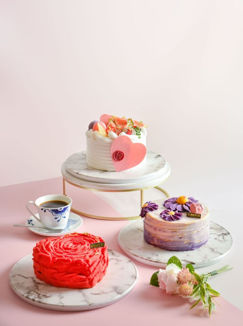 ▲高雄福華飯店推出3款包含「玫瑰馨」慕斯蛋糕在內的母親節蛋糕。（圖／高雄福華提供）