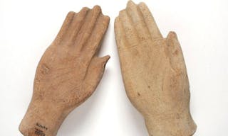 Two_clay-backed_hands__Roman_votive_offe