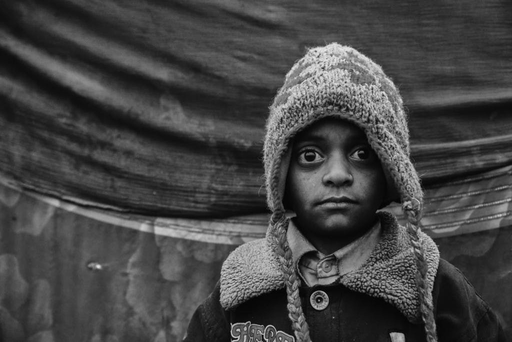 住在加德滿都市郊貧窟的男孩。