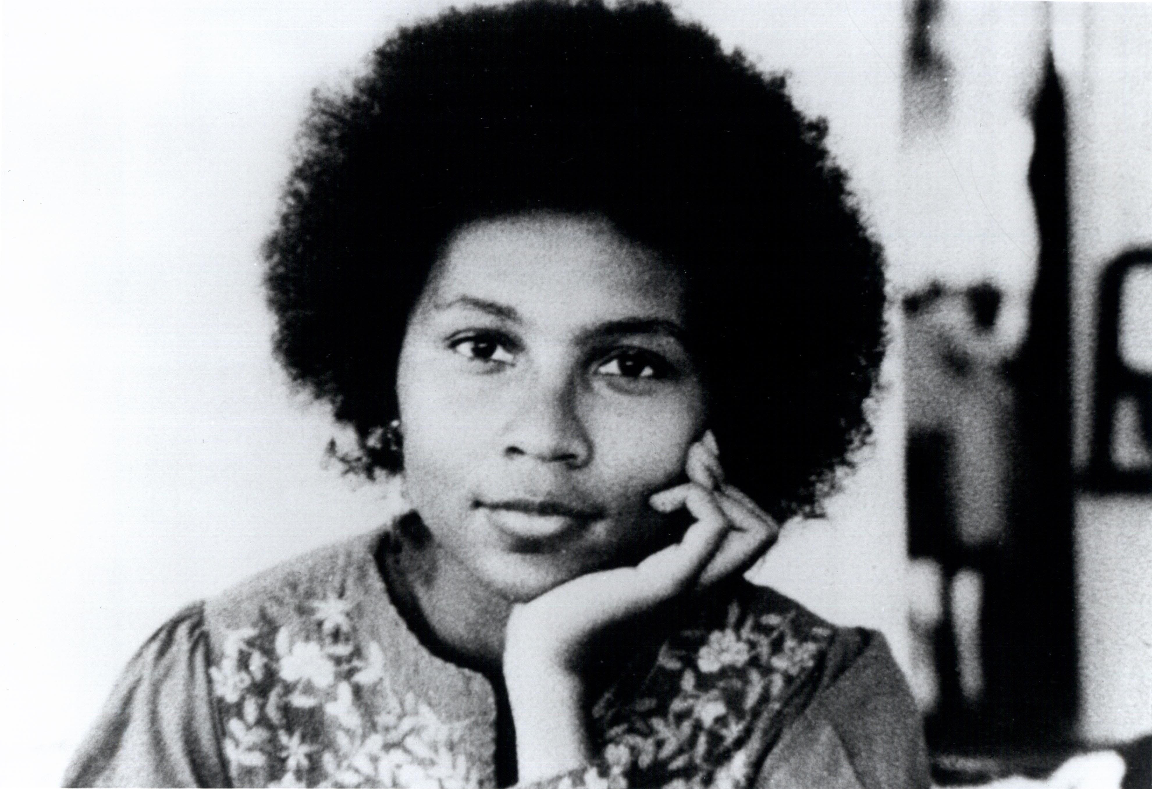 Bell-hooks-1988-BWPhoto