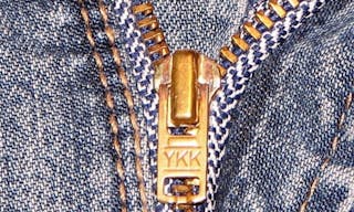687px-YKK_Zipper_on_Jeans_close_up