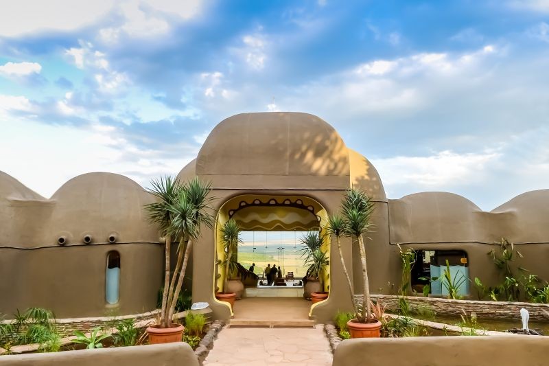 ▲位於馬賽馬拉國家公園內、向當地傳統建築造型致敬的Mara Serena Safari Lodge風格酒店。（圖／佳繽旅遊提供）