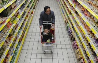 A customer shops with children at a supermarket in Changzhi