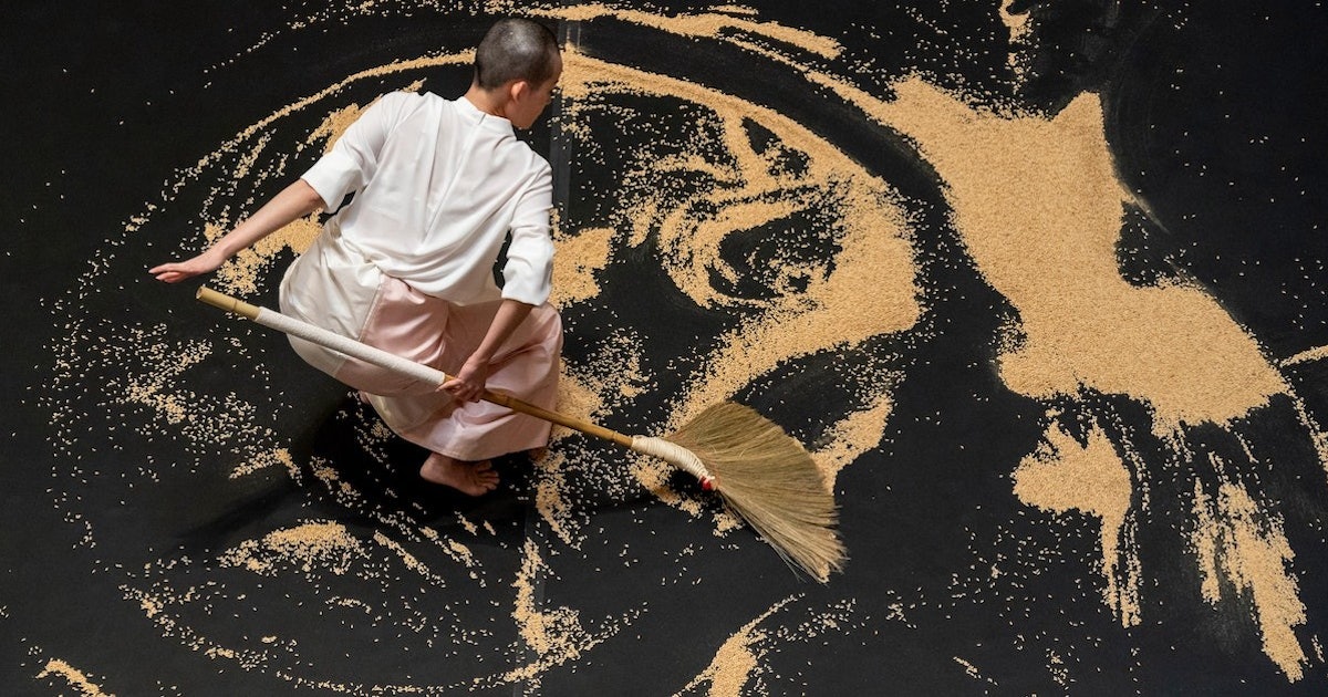 “Our Labyrinth” by Lee Mingwei: Meditation Grain By Grain - The News Lens  International Edition
