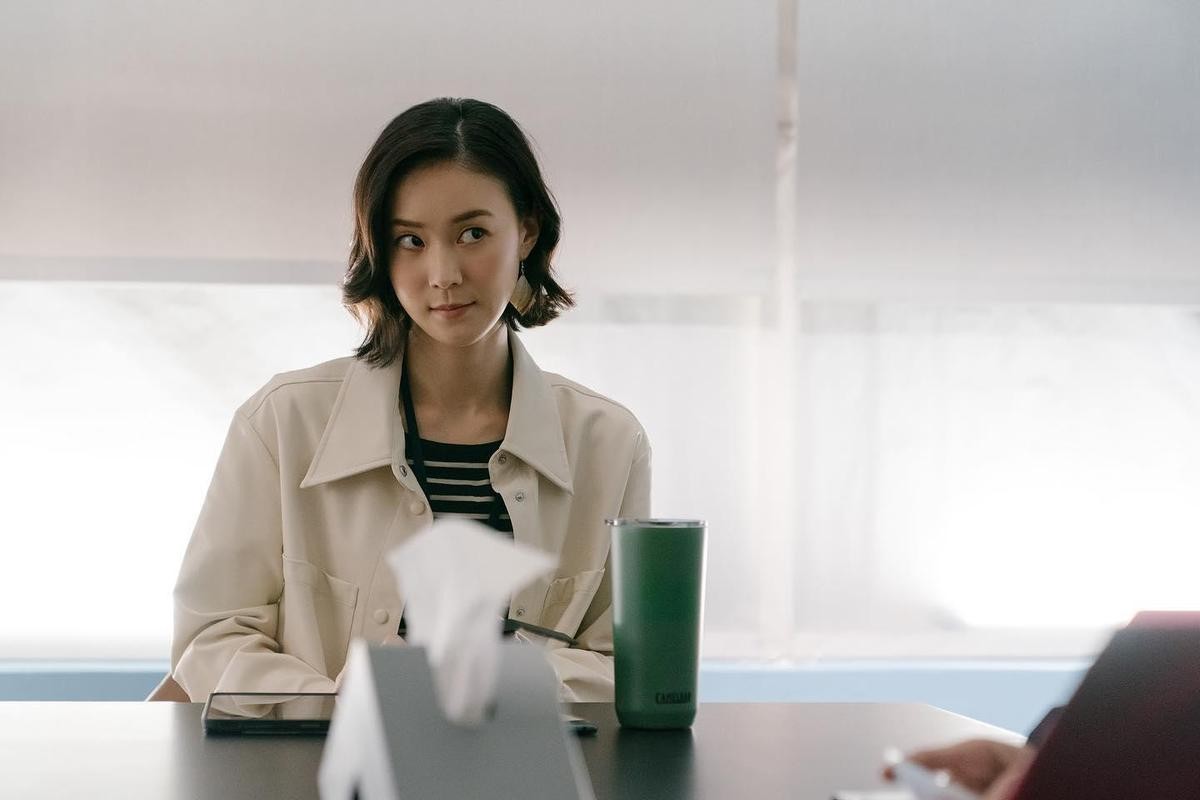 鍾瑶在《人選之人-造浪者》飾演事業有成有自己想法的女子。（翻攝自鍾瑶臉書）