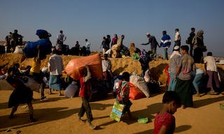 Rohingya linger on the border