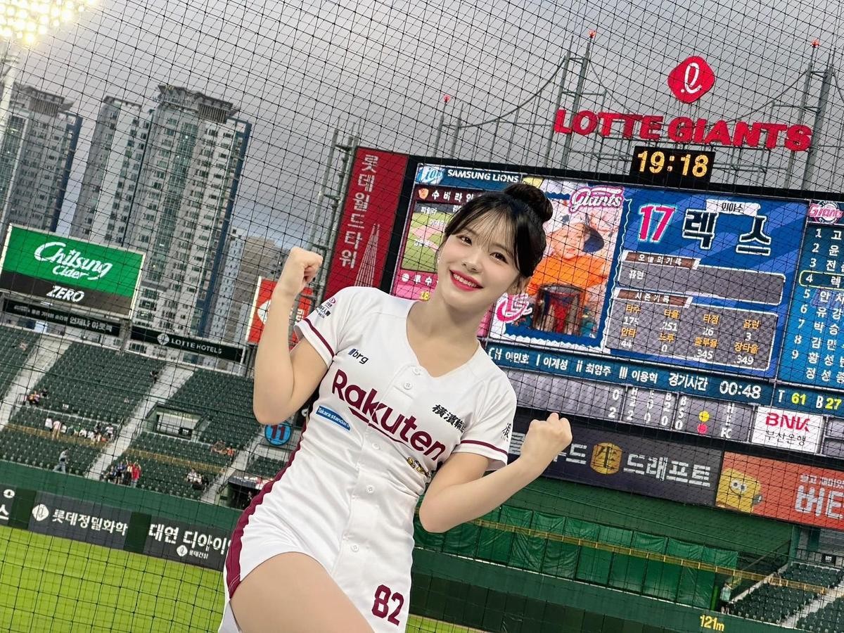 李多慧以樂天女孩身份站在韓國職棒球場表演，心情格外激動。（樂天桃猿球團提供）