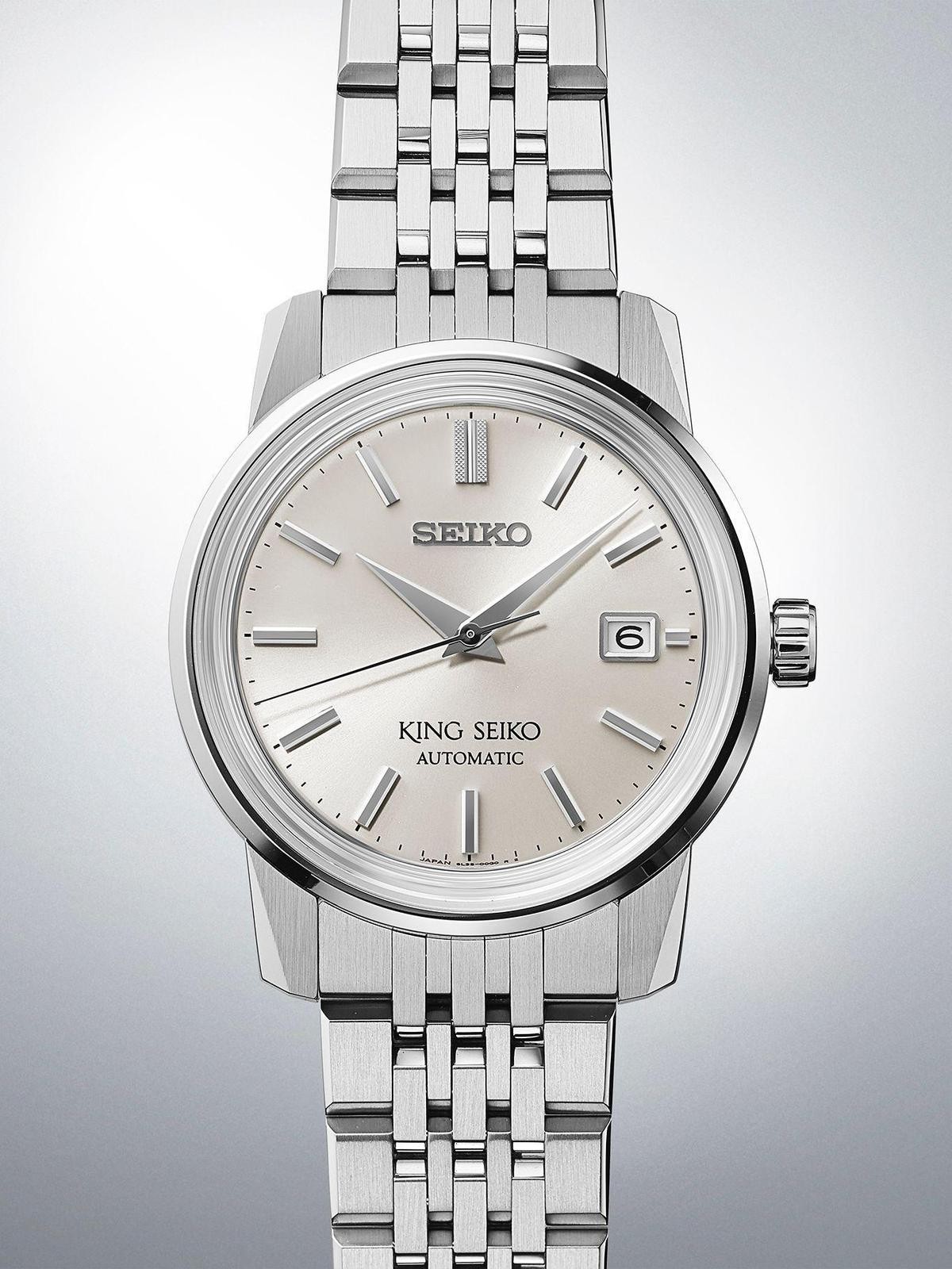 SEIKO全新King Seiko SJE089錶款，外型取材自1965年的KSK 44-9990手上鍊錶款（被錶迷通稱為44KS），非常經典。
