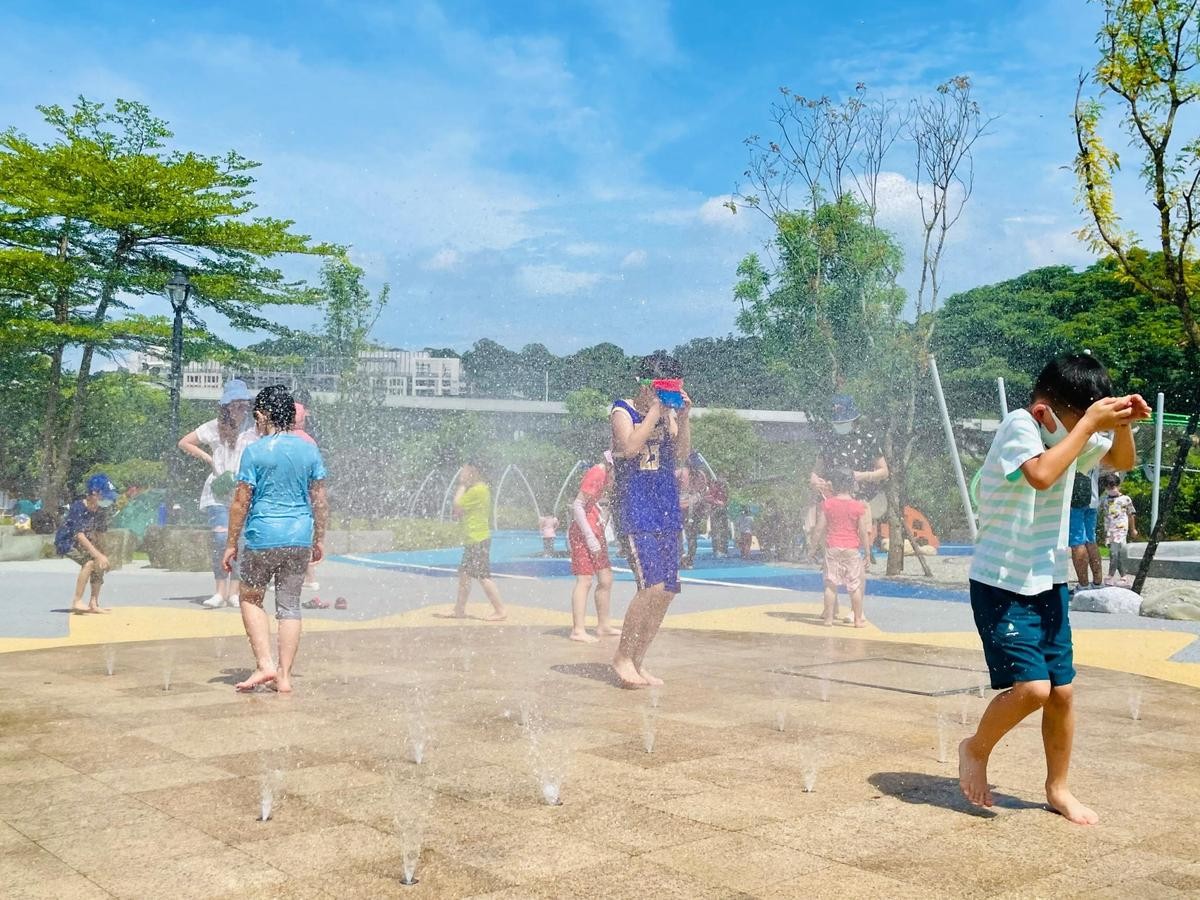 新店的陽光遊戲場+水樂園，讓小孩從空中玩到水中。（新北高灘處提供）