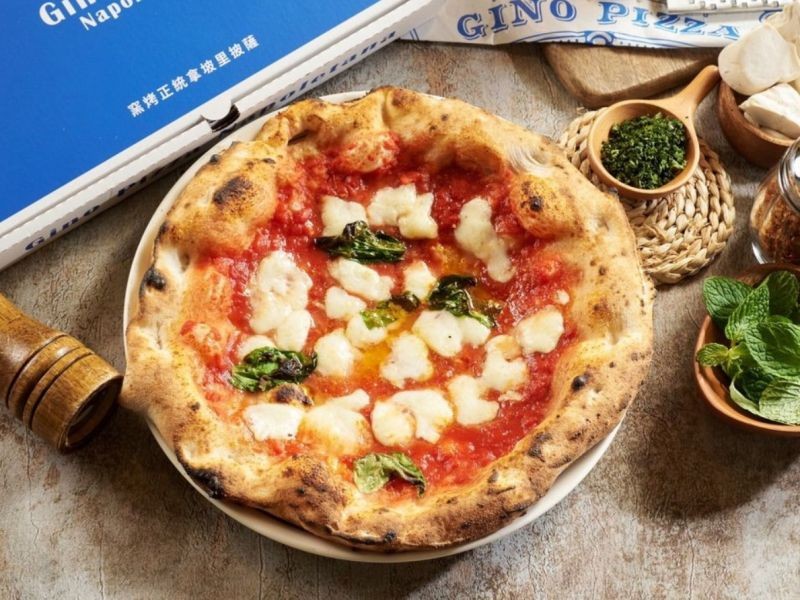 ▲Gino Pizza推出3款冷凍披薩進駐全家商城，口味包含經典的「冠軍瑪格麗特STG」。（圖／取自Gino Pizza官方臉書）