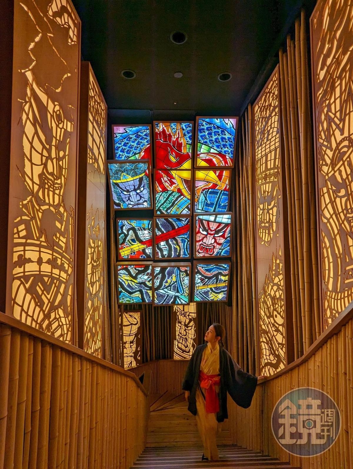 進入「陸奧祭典屋」前的廊道由日本睡魔燈籠師「立田龍寶」設計，這些作品就已經讓人驚豔。