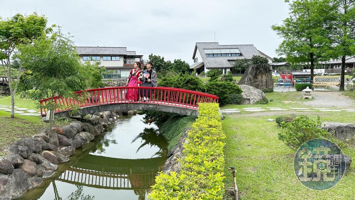 換上全新推出的Hakama文青袴暢遊日式主題園區，感受大正和風洋派的日式摩登裝束。（899元／人）（陳涵茵攝）