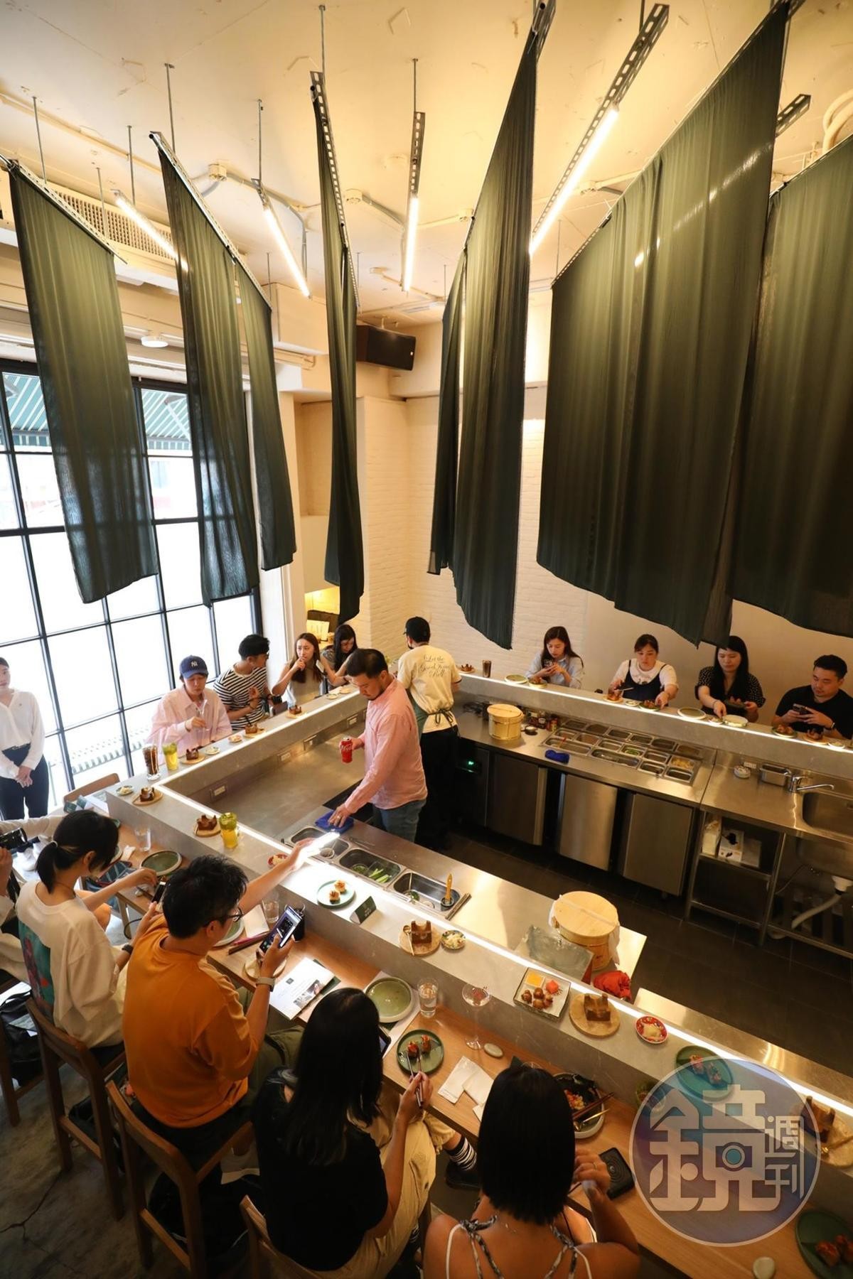 「OSSU Handroll & Bar」將美國流行的板前日本手捲料理引進台灣。