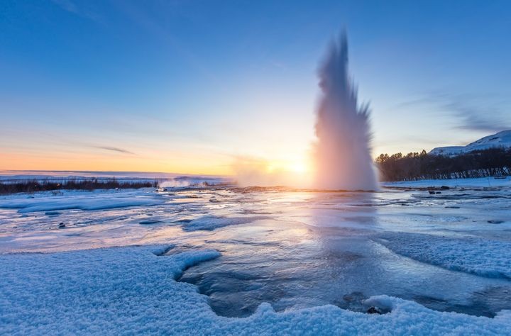 ▲冰島東部的史托克間歇泉，以瀰漫如煙熱氣與高達30公尺噴泉最為有名。　圖：喜鴻假期／提供