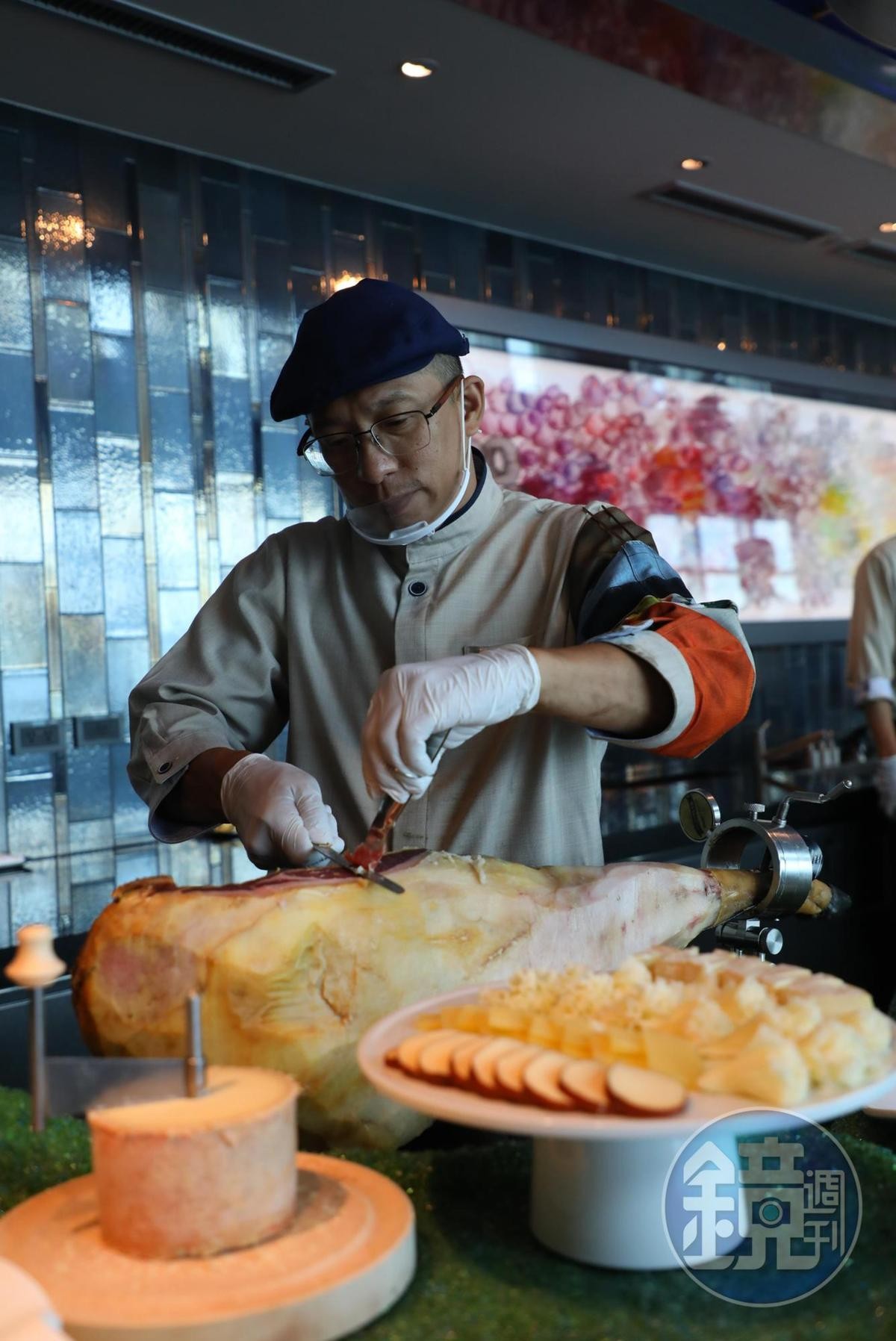 「沁波」提供各式新鮮冷盤，必吃哈密瓜與伊比利火腿的經典組合，連火腿肉都是整支火腿現削手工切片。