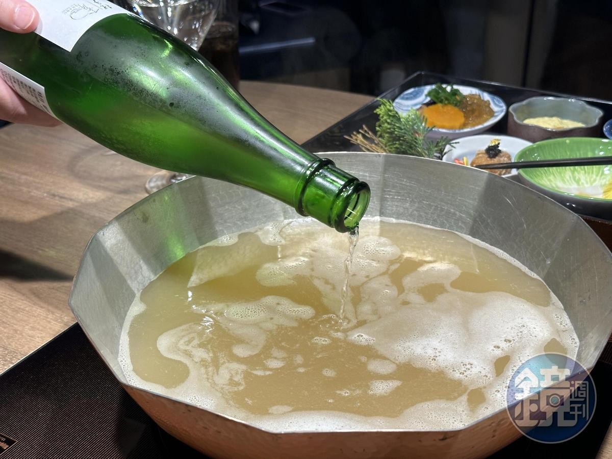 清酒入湯是創辦人王斯楷最推薦的吃法。