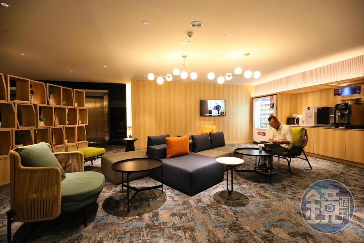 考量到飯店內出差的商務客居多，飯店也提供客人能夠24小時辦公、享用咖啡茶飲的全新「智空間」。