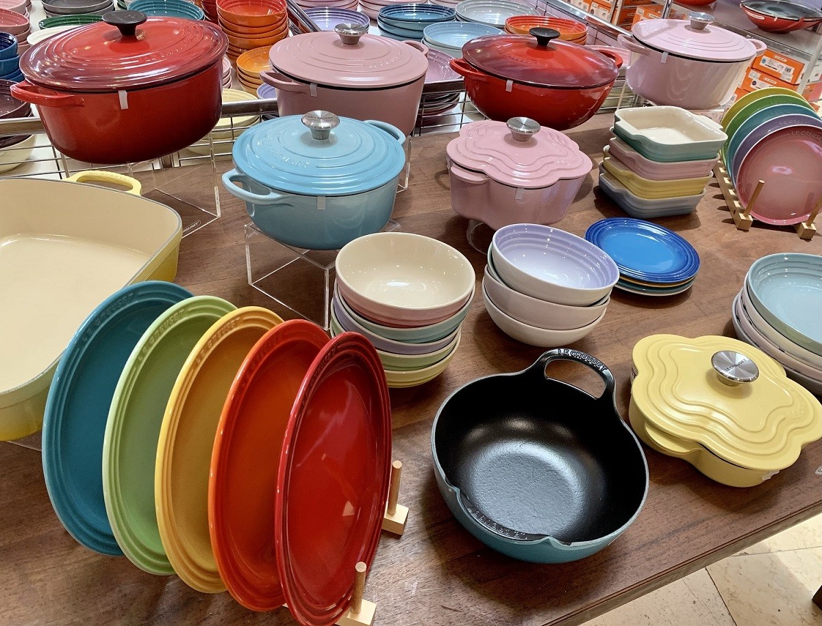 法國時尚鍋具領導品牌LE CREUSET，即日起至8月8日在夢時代三樓蛋型空間舉辦年度回饋特賣，商品兩件四五折起，現場更祭出每日限量商品.jpg