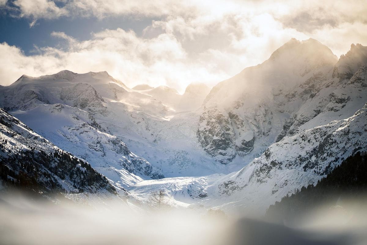 在魔女峰可欣賞到伯爾尼納斷層山地和天然冰川令人驚心動魄的美景。（Heavens Portfolio提供）