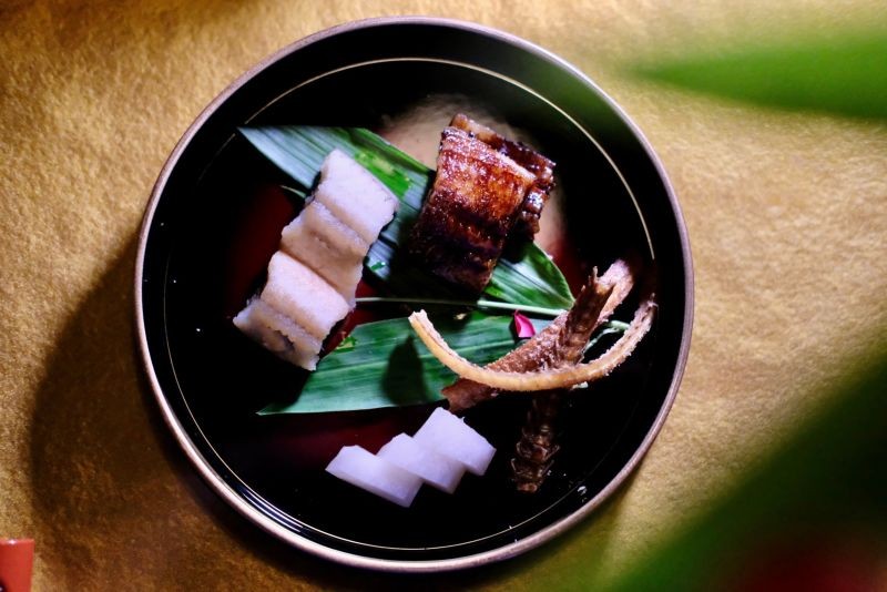 ▲新菜單菜色包含日本人在夏天必吃來補身的鰻魚，同時有海鰻、河鰻（白鰻）、星鰻（穴子）等。（圖／記者葉盛耀攝）