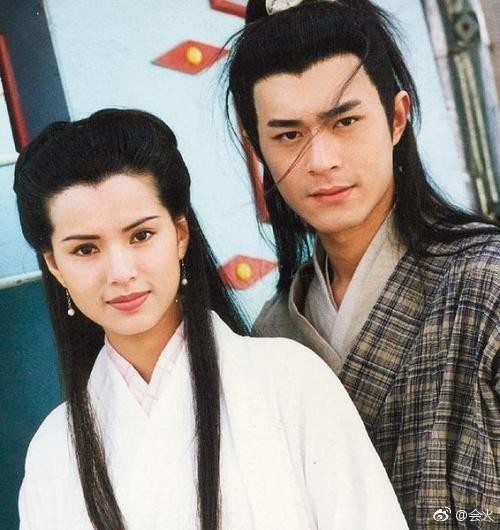 李若彤（左）和古天樂（右）演出1995年《神鵰俠侶》，被譽為經典。（翻攝微博）