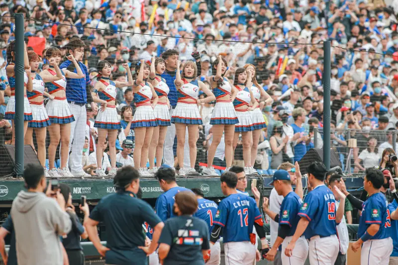 ▲現在台灣的體育賽事中，都能看到場邊熱情應援的啦啦隊女孩們，之前WBC經典賽時，這個文化紅到全球皆知。（圖／NOWnews資料照）
