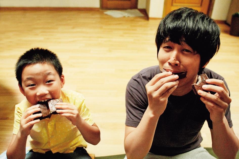 13年前由車太鉉（右）主演的《開心鬼上身》在韓國上映時，衝破300萬觀影人次。（車庫娛樂提供）