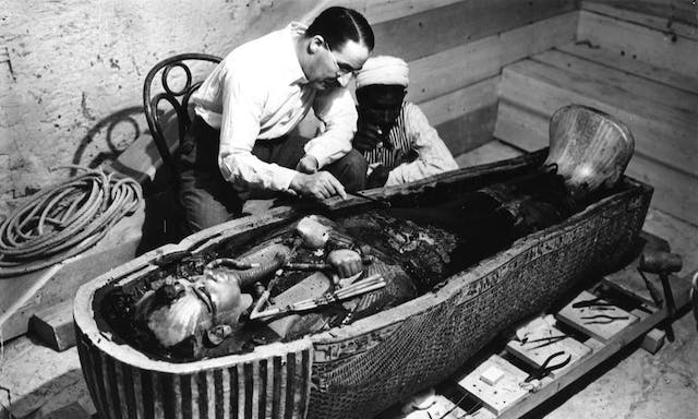 沈睡千年的圖坦卡門｜黃金面具、國王座椅，500件法老陪葬品即將登台展出