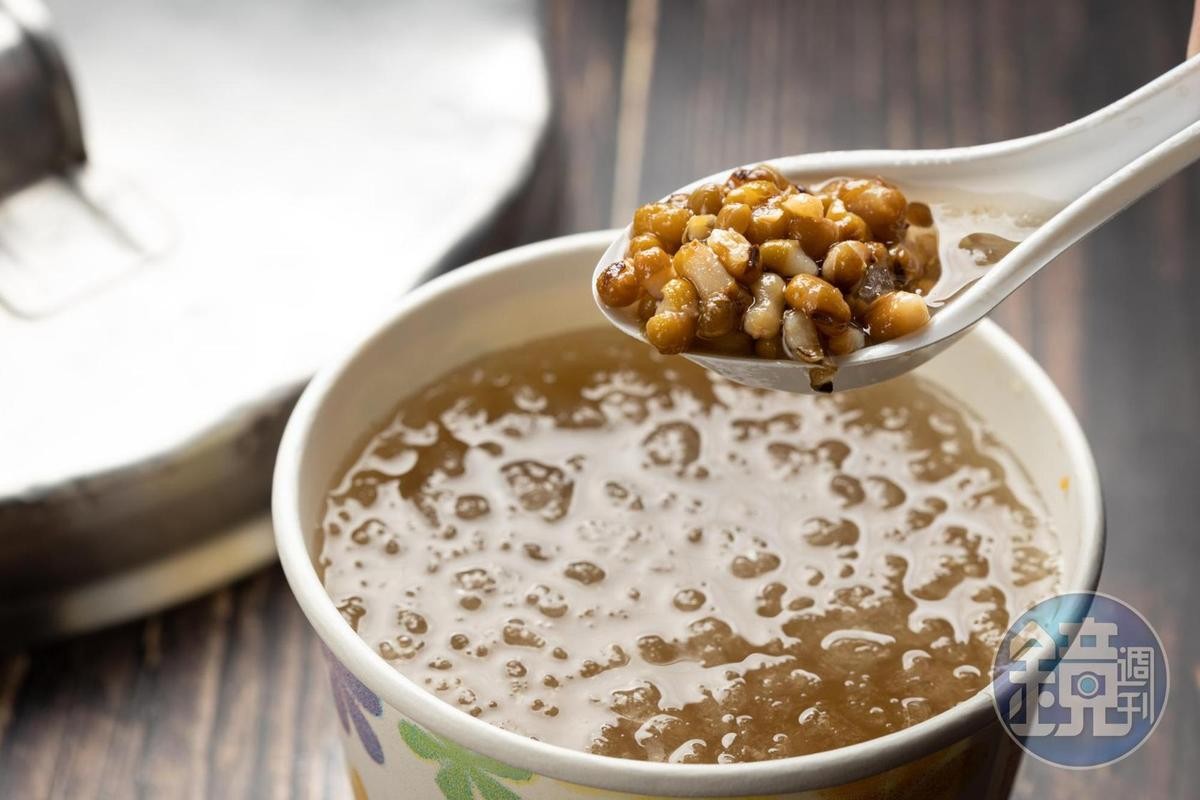 夏日來一碗冰涼的綠豆湯也是非常好的選擇。