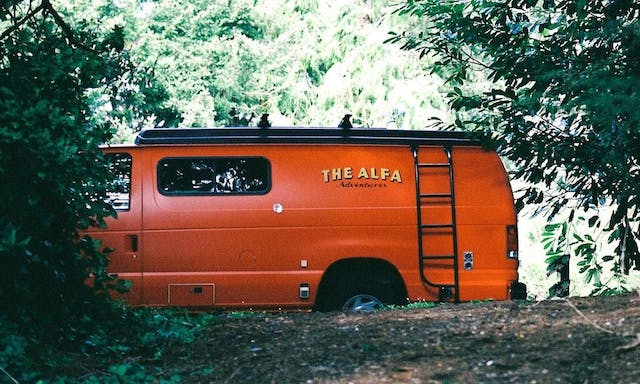 從遊牧四方的吉普賽人，到追求自由的嬉皮：如何打造一台真正的Camper Van？