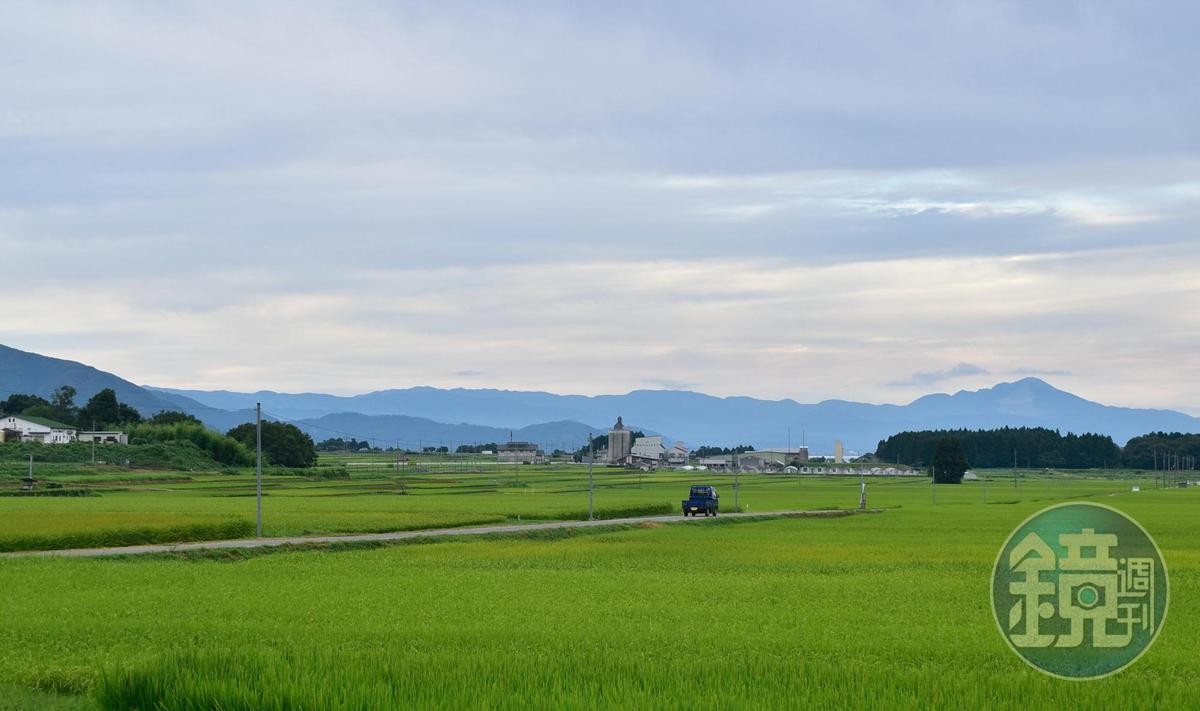 山麓下的田園風景如詩如畫，民宿村鄰近琵琶湖，暢遊周邊十分方便。