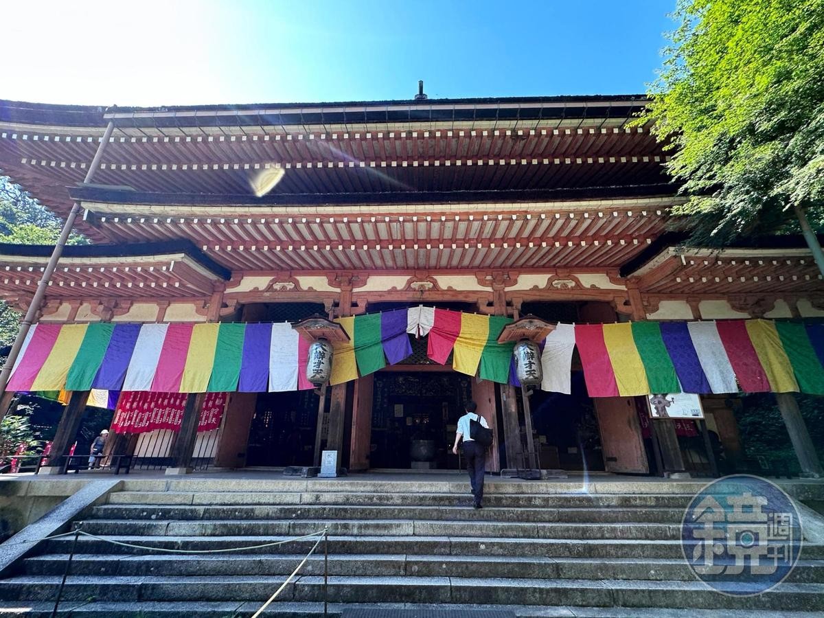 寶嚴寺與都久夫須麻神社的正殿一同被指定為日本國寶。