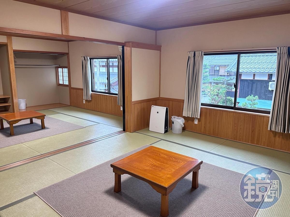 箱館山丸仁館傳統榻榻米和式房，提供2至3人房型，也有能夠容納8人以上的連通房。