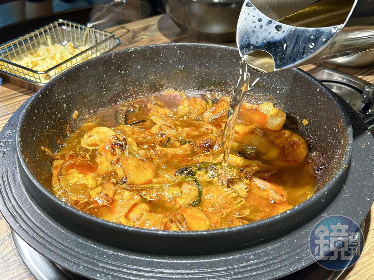 加入柴魚高湯就變火鍋吃法。