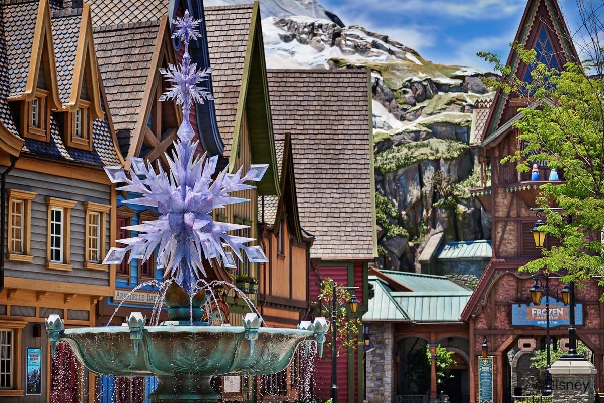 可樂旅遊獨家推出「香港迪士尼樂園3天2夜魔雪奇緣世界全體驗」，讓台灣旅客能搶先入園。（香港迪士尼提供）